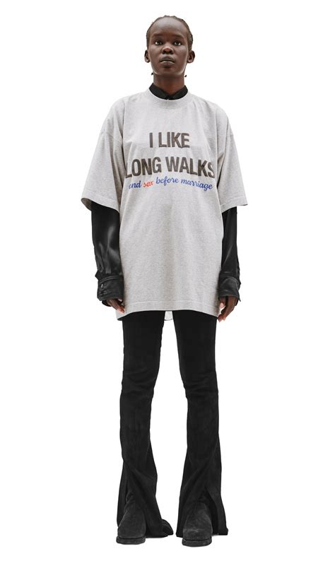 Женские футболки VETEMENTS, купить по цене от 25 920 руб. в интернет ...