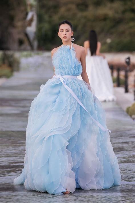 Ng M D N H U Vi T Tr Nh Di N Th I Trang Ph Ng Nhi M C Bikini Khoe S C V C Nu T N Chuy N