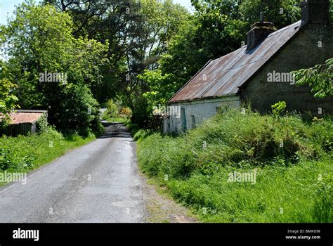 old traditional irish cottage Stock Photo - Alamy