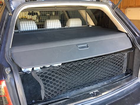 What does dog cargo carrier look like?