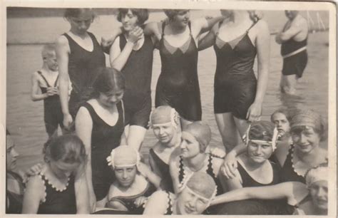 VINTAGE FOTO BILDHÜBSCHE Mädchen im Badedress nude Momentaufnahme BDM