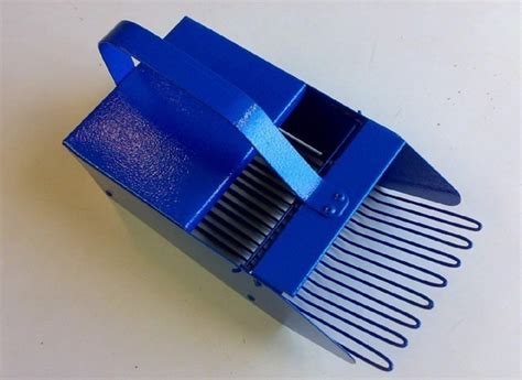 Ручной комбайн для сбора ягод - tractoramtz.ru