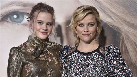 Reese Witherspoon, daughter Ava Phillippe are twins at 'Big Little Lies