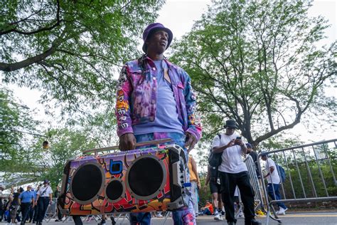 Botanica en el bronx shops will impact the local community 18