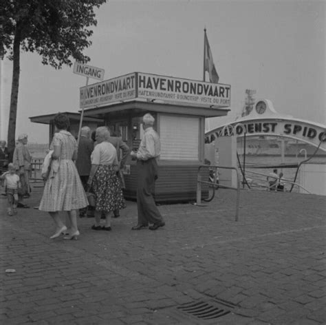 Rotterdam Van Toen On Instagram Dagjesmensen Wandelen Bij De Steiger