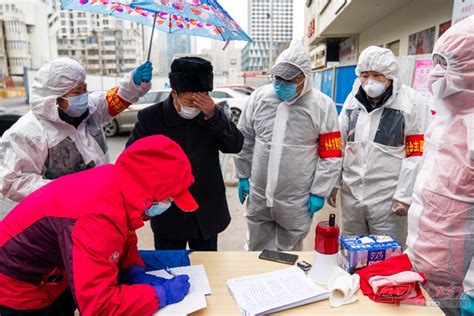 人民画报 来自抗疫一线的报道 社区战疫进行时