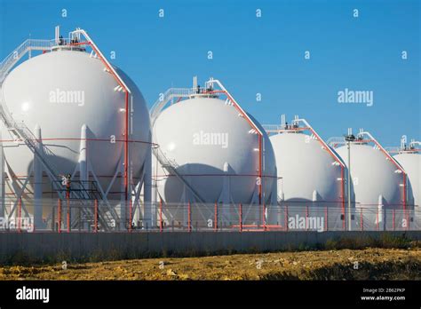 liquefied petroleum gas lpg storage tanks gas plant stock photo alamy