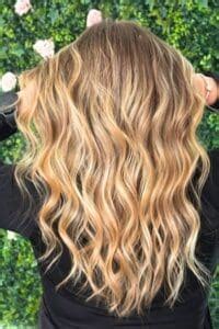 Luminous Honey Blonde Hair Color Ideas Trending Right Now The Hairstyle Edit
