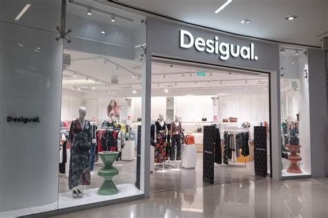 Desigual abre su tercera tienda en Chile Más allá del Rosa