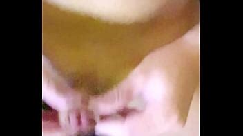 Erótica masturbación con polla afeitada de un chico guarro XVIDEOS