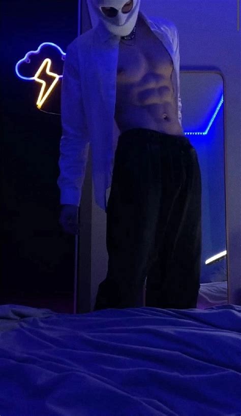 Pin By Nguy N Tr N Thi N H O On L U Nhanh Cute Gay Couples Attractive Guys Poses For Men