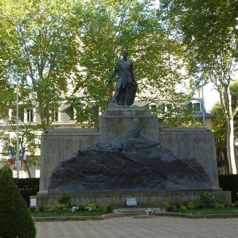 monument aux morts de   de vichy