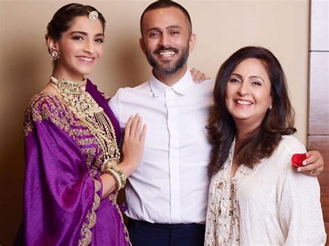 Sonam Kapoor On Her Sex Life Says She Would Prefer Neither Handcuffs Nor Blindfolds Filmibeat