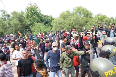 Foto Buntut Kericuhan Di Pulau Rempang Warga Ditetapkan Tersangka