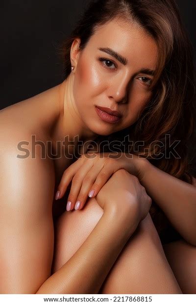 Close Portrait Side View Nude Woman Stock Photo 2217868815 Shutterstock