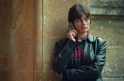 Xem phim Sex Education tôi bỗng nhớ đến một bạn học của con Vì ảnh hưởng xấu từ cha mẹ mà cuối