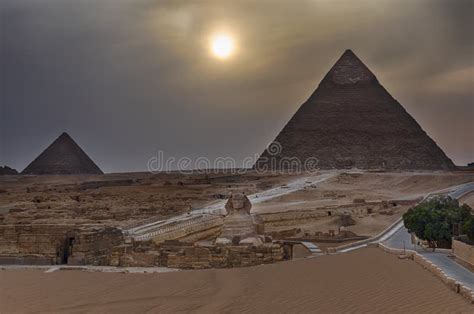 Le Piramidi E La Sfinge Di Giza Nella Penombra Egitto Fotografia Stock