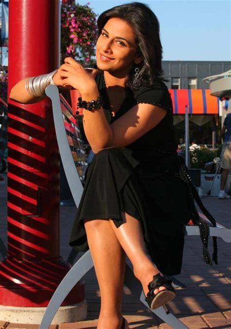 vidya balan hot and nude photos वदय बलन क हट फट फर स एक बर ह रह ह वयरल Hindi