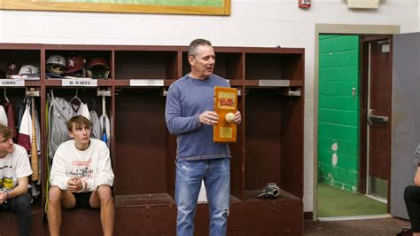 Pro Football Hall Of Famer Visits Jenks Baseball Team 1023 Krmg