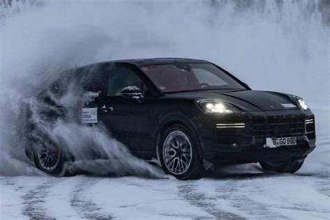 ook porsche cayenne wordt elektrisch na  autoweek