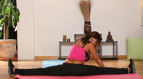 Degrees Leg Spreading Post Hot Pics Vids Of Chicks During Splits Page Freeones