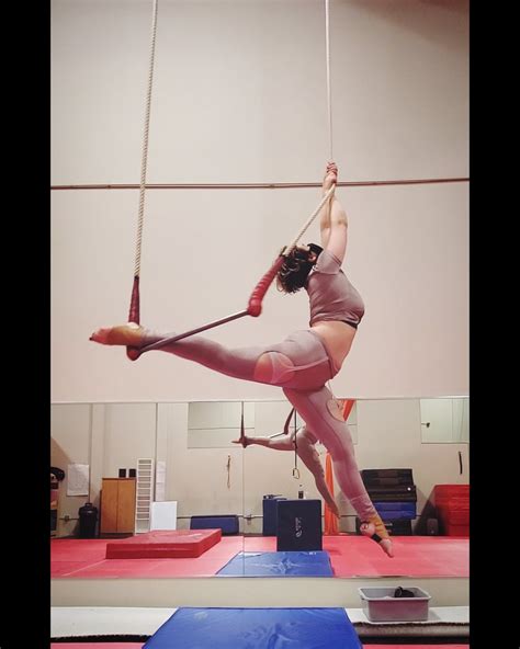 Bad shoulder flexibility RIP : r/Aerials