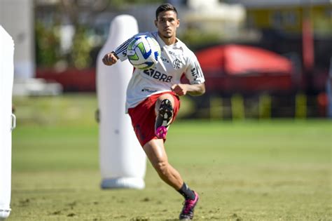 Pedro Treina Separado E Flamengo D Aten O Especial Antes Do Fla Flu