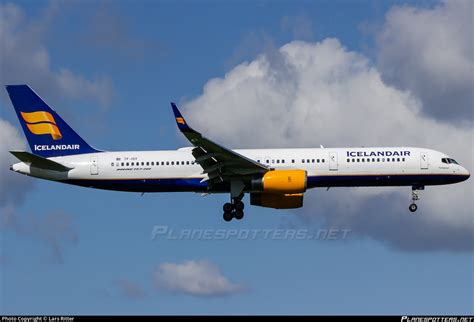 TF ISY Icelandair Boeing 757 223 WL Photo By Lars Ritter ID 878419