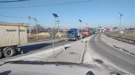 FOTO Fermierii Si Transportatorii Au Blocat Braila Proteste De