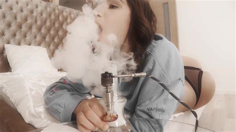Sexy Babe Cough While Smoking ThisVid