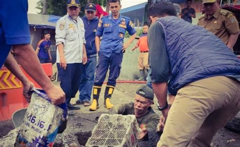 Dinilai Cukup Efektif Atasi Banjir Cileuncang Warga Di Lembang Lakukan