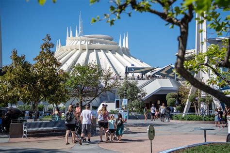 Another effect of Genie Plus: Disneyland's Space Mountain has its ...