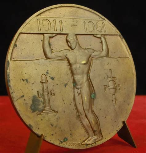 LARGE MÉDAILLE ATHLÈTE à l antique Homme nu Naked man par LOUIS DUPONT