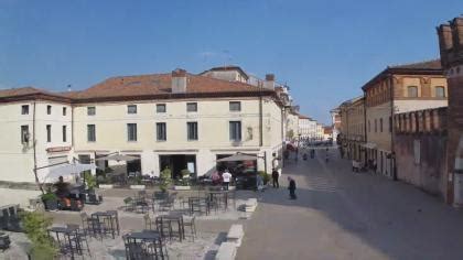 Webcam Thiene Veneto Italy View Of The Square Piazza Arturo