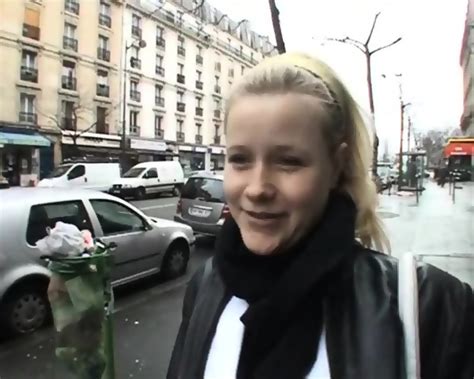 Noemie Essaye Sa Lingerie