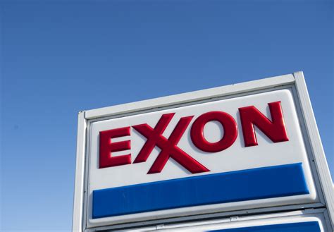 Massive Fire Breaks Out at Exxon Refinery in Baton Rouge, Louisiana