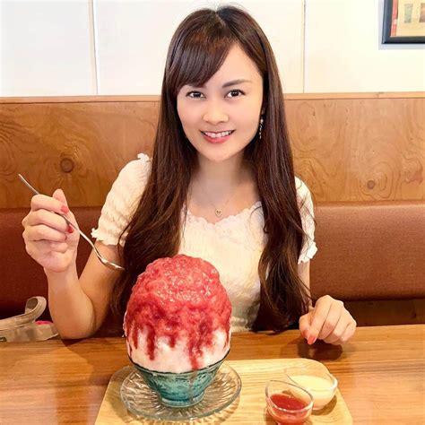 野本愛さんのインスタグラム写真 野本愛instagram 「暑いのでかき氷を食べに行きました😆🍧 美容や健康の面で、糖質制限が流行ってい