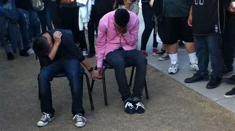 Us Ados Punis Jouer Les Gays Gay