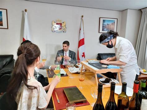 ★卒業生の活躍★ 寿司学校 飲食人大学