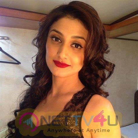 Actress Ragini Khanna Romantic Stills 573316 Galleries And Hd Images