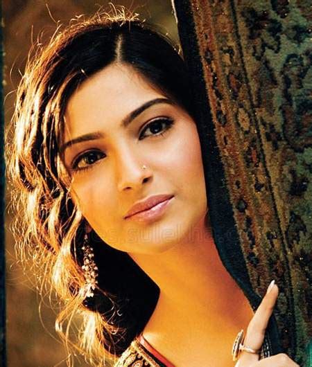 Bollywood Stars Sonam Kapoor Hot Wallpapers Sexy Stars