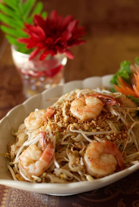 Free Images : dish, cuisine, pad thai, ingredient, pancit, wonton ...