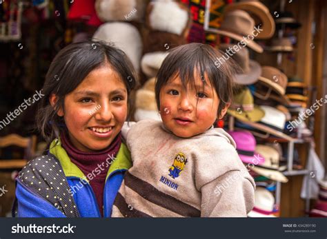 Quechua Kids Traditional Clothing Sacred Valley Stock Photo 434289190 ...