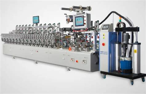 Clf Pur Cnc Hot Melt Adhesive Coating Machine Spray Laminating Machine Leather Fabric Foam