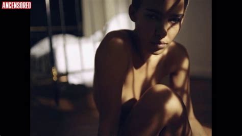Naked Alina Suggeler In Frida Gold Langsam