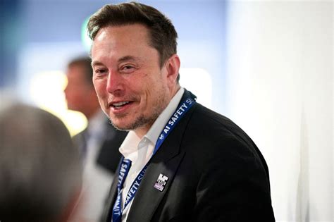 Elon Musk space race: Tesla CEO 'will land something on Mars' in next ...