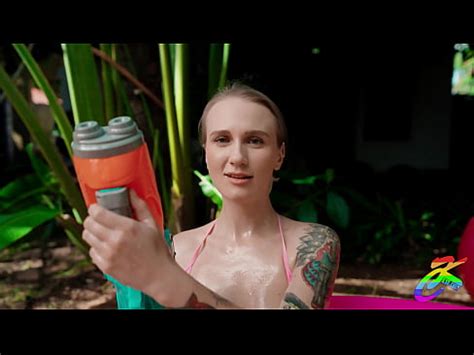 Lesbian Anal Double Fisting In The Pool XNXX