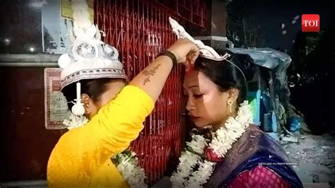 Lesbian Couple Ties Knot After Divorcing Husband In Kolkata Viral Videos Times Of India Videos