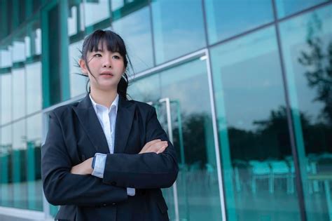 Retrato De Una Mujer De Negocios Exitosa Mujer Hermosa Que Va A