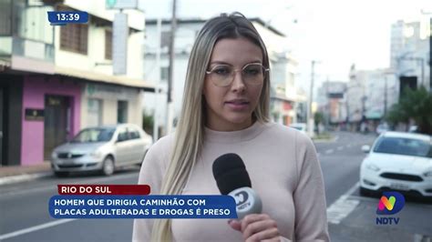 Homem que dirigia caminhão placas adulteradas e drogas é preso em